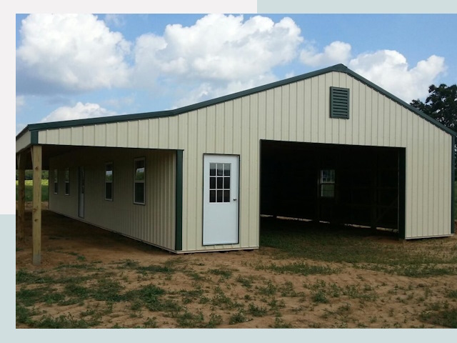 Строительство конюшен в Качканаре